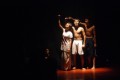 Tiga pemain Teater Kidung Unit Seni dan Film (USF) Cheza, Budi, dan Zafit beraksi teatrikal dalam pentas waspada berjudul "Ra Ruh" di Griya Mahasiswa