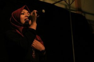 Progdi PGSD menampilakan aransemen lagu yang dinyanyikan dengan apik pada lomba porsema FKIP di gor kampus 2 minggu 22 mei malam